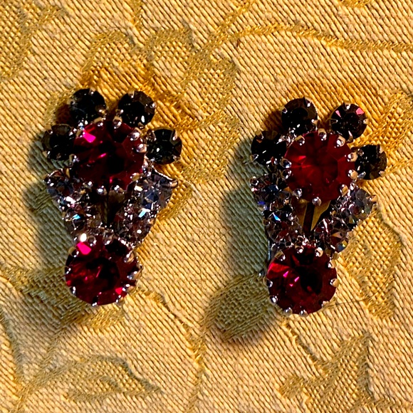 Antique Czech glass rhinestone clip on earrings red and black sparkling stones - Picture 2 of 8